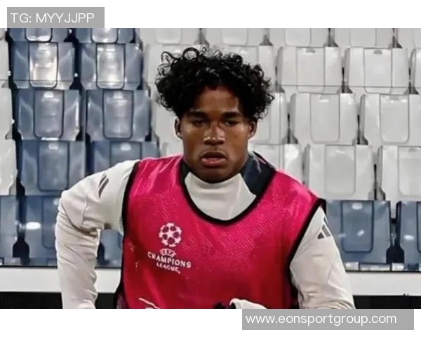 恩德里克正式加盟里昂视频曝光亲临更衣室接受体检仪式