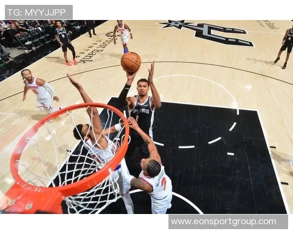 文班亚马新打法显成效全场仅9次出手却贡献全队最高5助攻